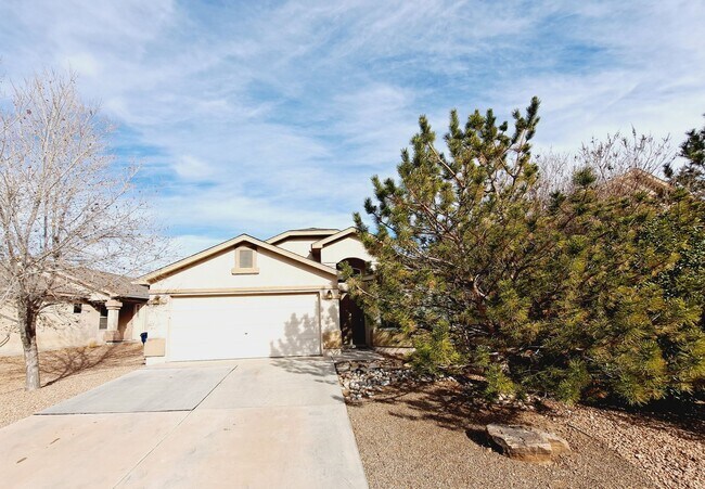 Building Photo - 4  bed, 2 bath 1,800 sq ft in the Huning R...