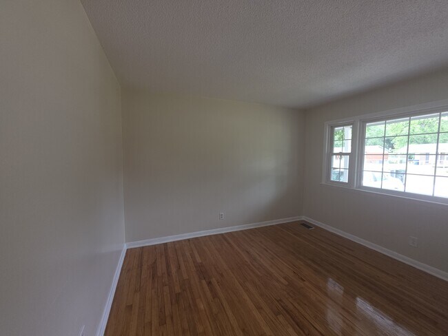 Foto del edificio - 1637 Flintshire Rd