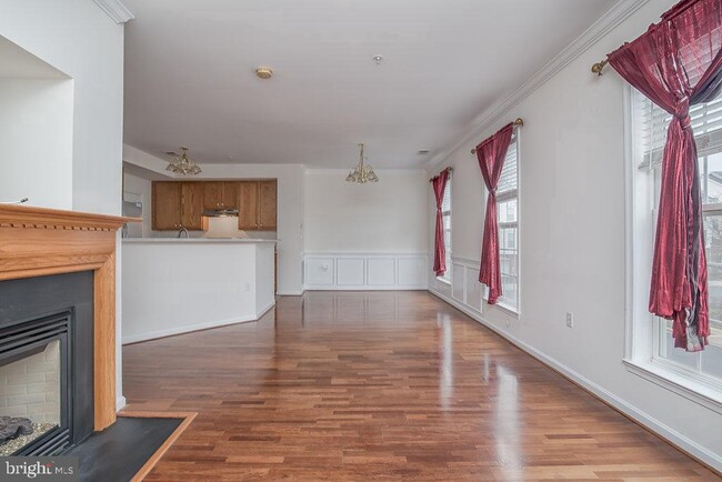 Building Photo - 6806 Sabbarton Pl