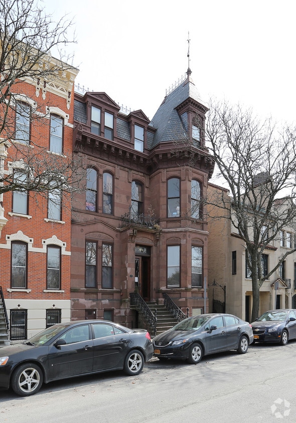 Building Photo - 64 Willett St