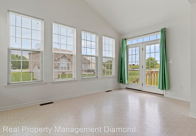 Building Photo - 4 br, 2.5 bath House - 17770 Seashore Drive