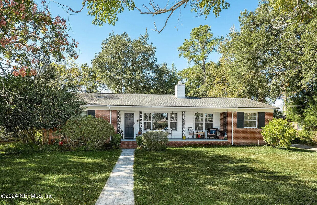 Primary Photo - 5054 Pirates Cove Rd