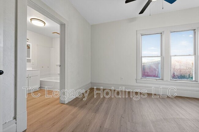 Foto del edificio - 1627 W Pike St