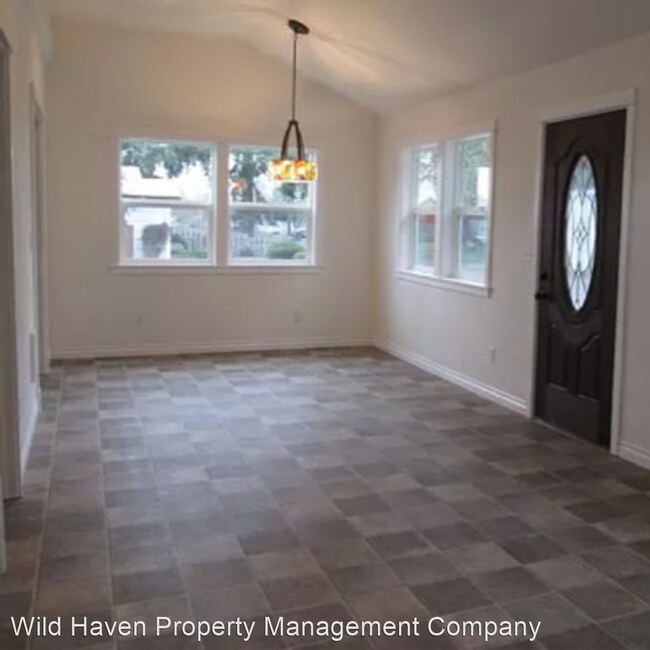 Building Photo - 2 br, 1 bath House - 1020 NE 12th Street