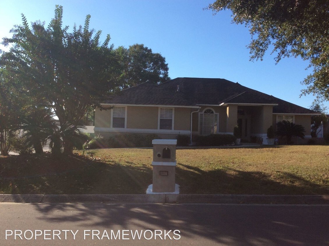Primary Photo - 3017 Knotty Pine Dr