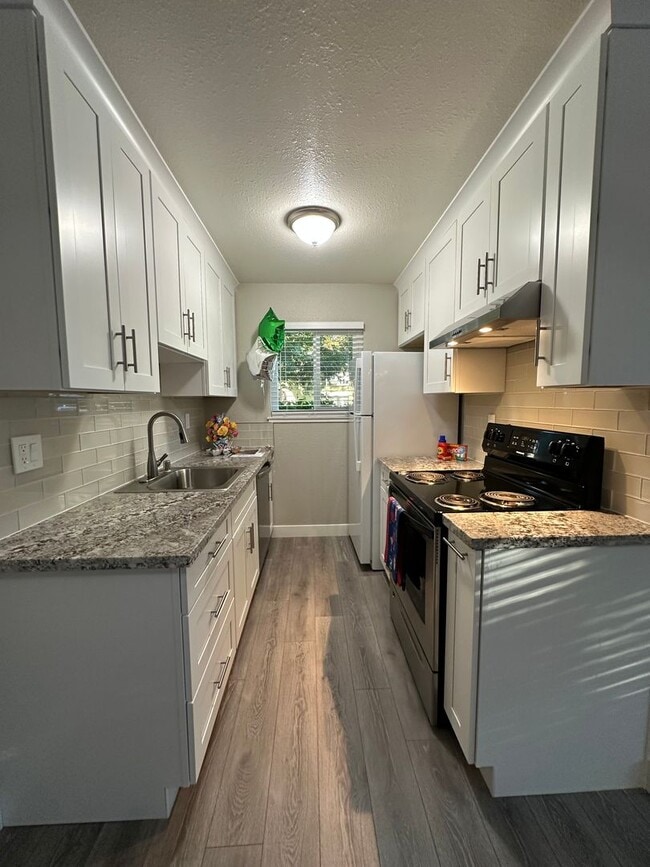 Foto del edificio - $500 Lease Signing Bonus!  Spacious Renovated One-Bedroom in Prime Midtown Location!