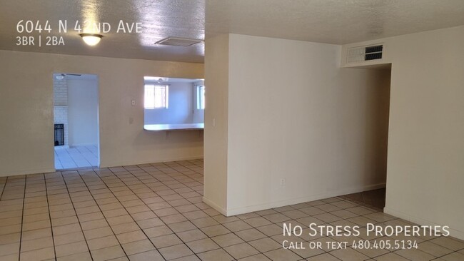 Foto del edificio - 3 Bed House With Den Off 42nd Ave and Beth...