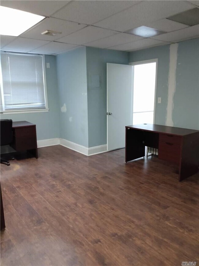 Interior Photo - 86-22 Jamaica Ave