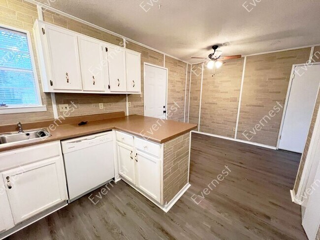 Building Photo - 616 Lehman Dr