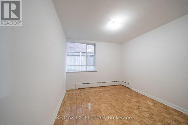 Building Photo - 77 Erskine Ave