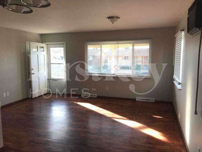 Foto del edificio - 5994 Waldway Ln