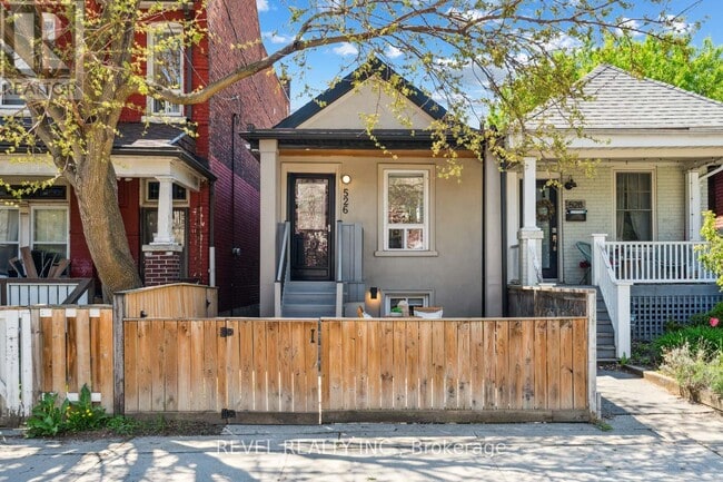 Building Photo - 526 Quebec Ave