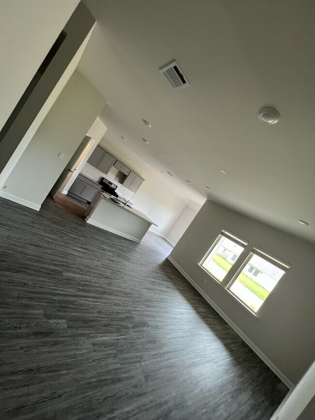 Building Photo - 623 Correns Ln