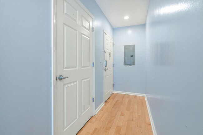Building Photo - 8915 Bergenwood Ave