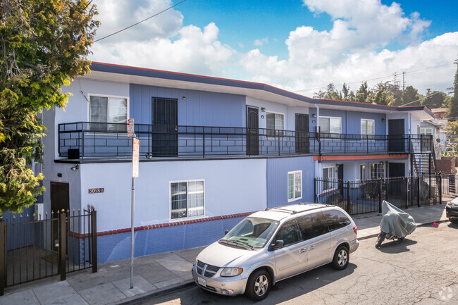 Edificio - 3050-3058 Davis St