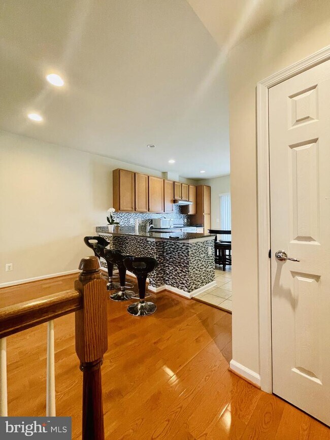 Building Photo - 9482 Canonbury Square