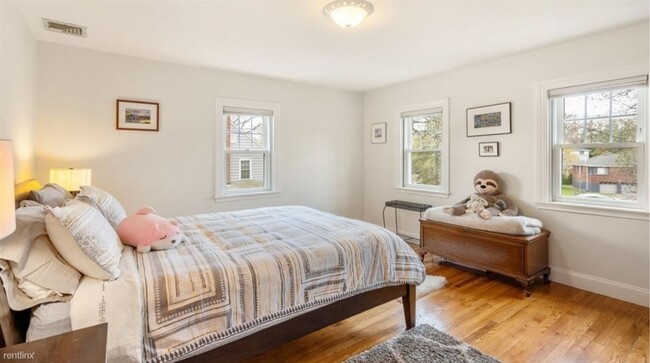 Building Photo - 3 br, 2.5 bath House - 5 Baker Cir