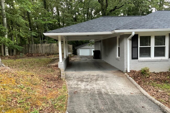 Building Photo - 2319 Delowe Dr