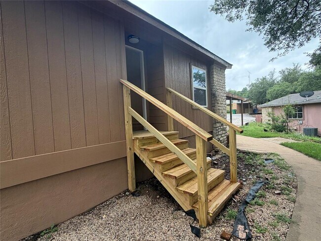 Building Photo - 21475 Coyote Trail