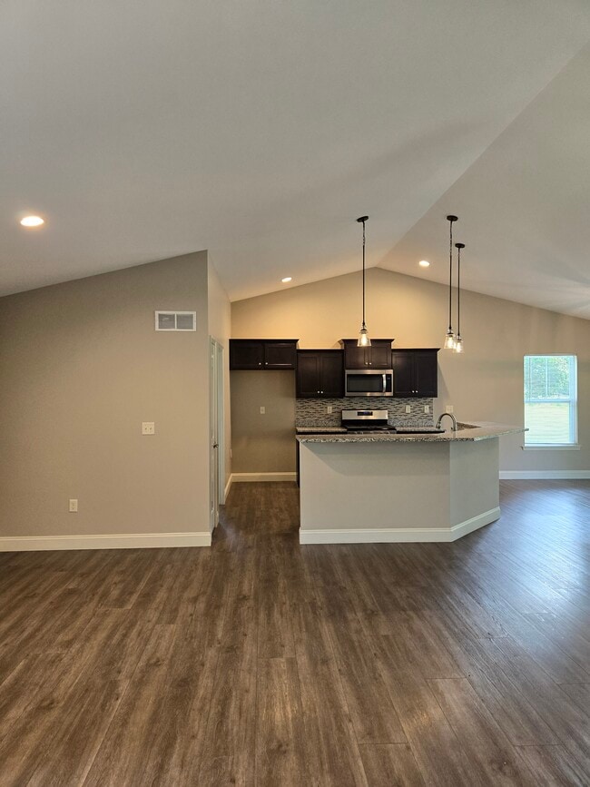 Building Photo - 75 Lucinda Dr