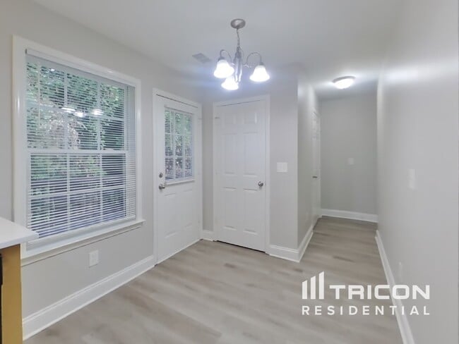 Building Photo - 2457 Terra Dr