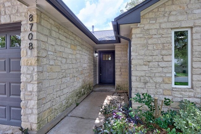 Building Photo - 8708 Huebinger Pass