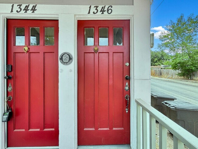 Foto del edificio - A Timeless Gem Awaits - Elegant Historic Home Nestled in the Heart of Los Angeles Heights Keyston...