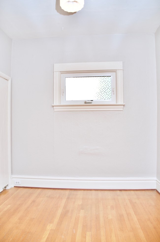Foto del edificio - 1063 E Harrison St