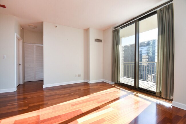 Foto del edificio - 1101 S State St
