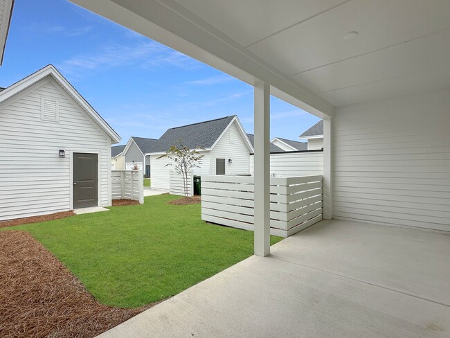 Building Photo - Luxury Townhome with Balcony in Midtown Ne...
