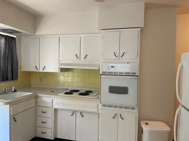 Building Photo - 323 Kenridge Rd