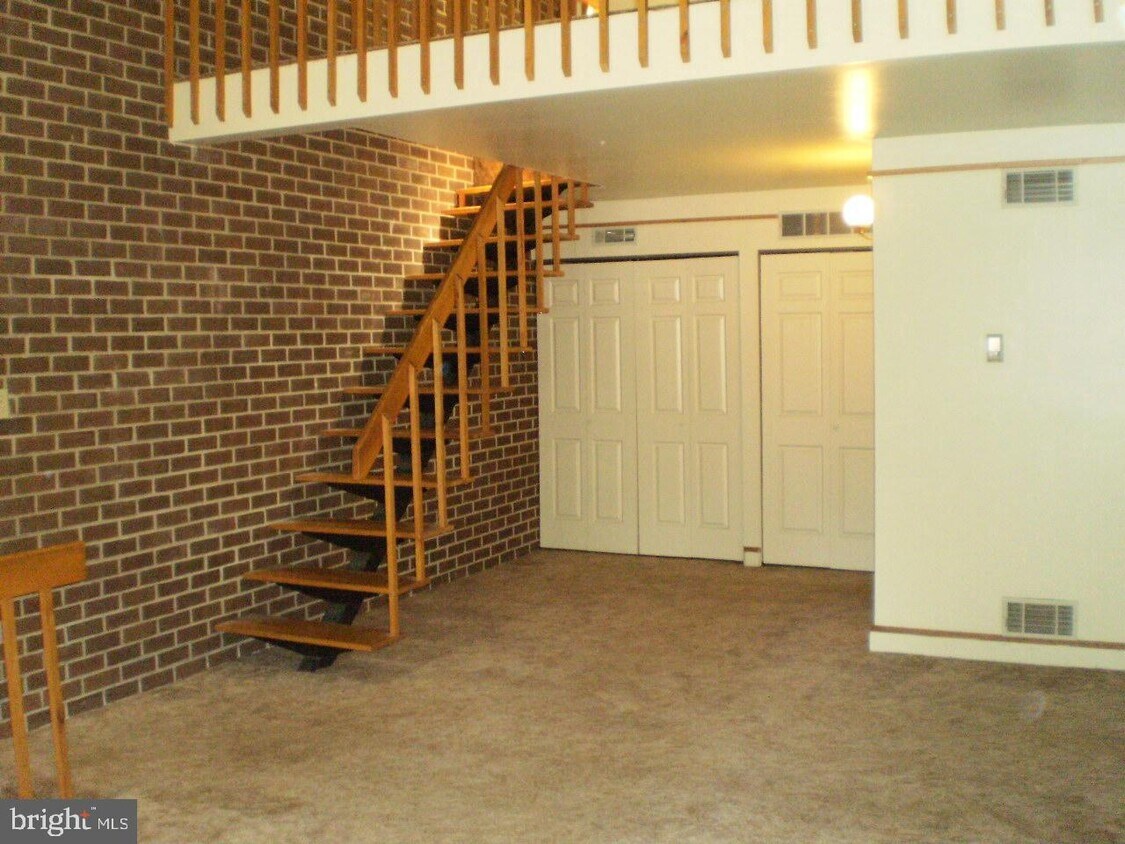 Foto principal - 120 E Louther St