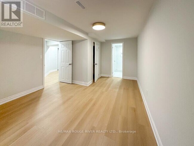 Photo du bâtiment - 1869 Brookshire Square