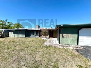 Building Photo - 563 Parkview Dr