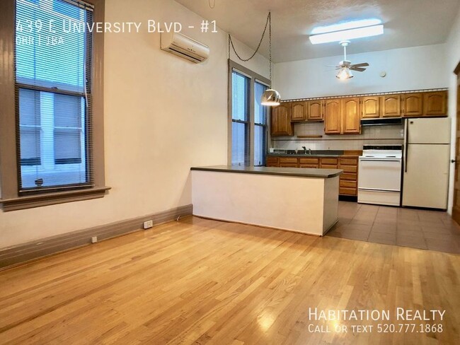 Building Photo - Pre-Lease!! 400sqft Studio in Historic 4th...