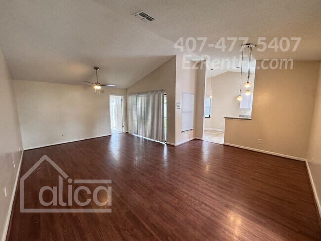 Building Photo - Oviedo 3/2 w/ Fenced Yard and 2 Car Garage