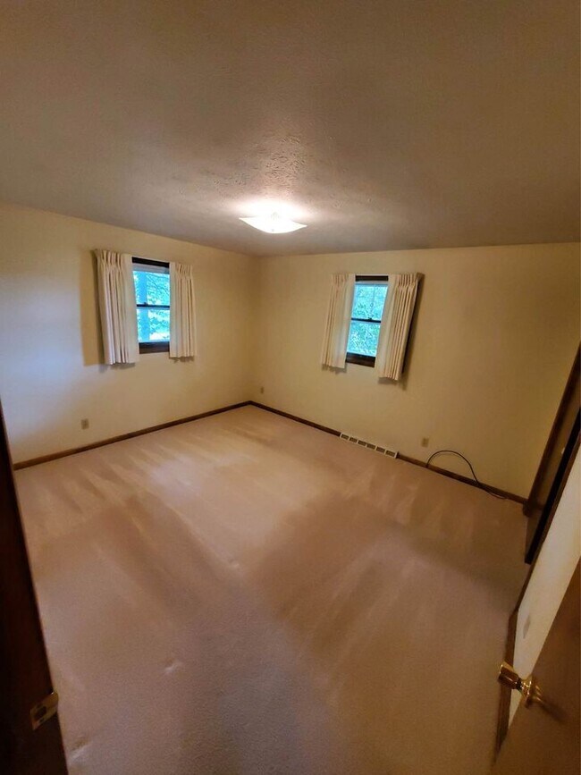 Foto del edificio - 9841 Smithdale Ave NE