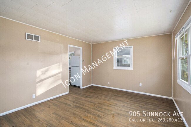 Foto del edificio - 905 Sunnock Ave