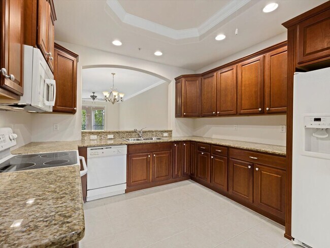 Foto del edificio - 2 Bedroom Plus Den/Office Condo Near Unive...