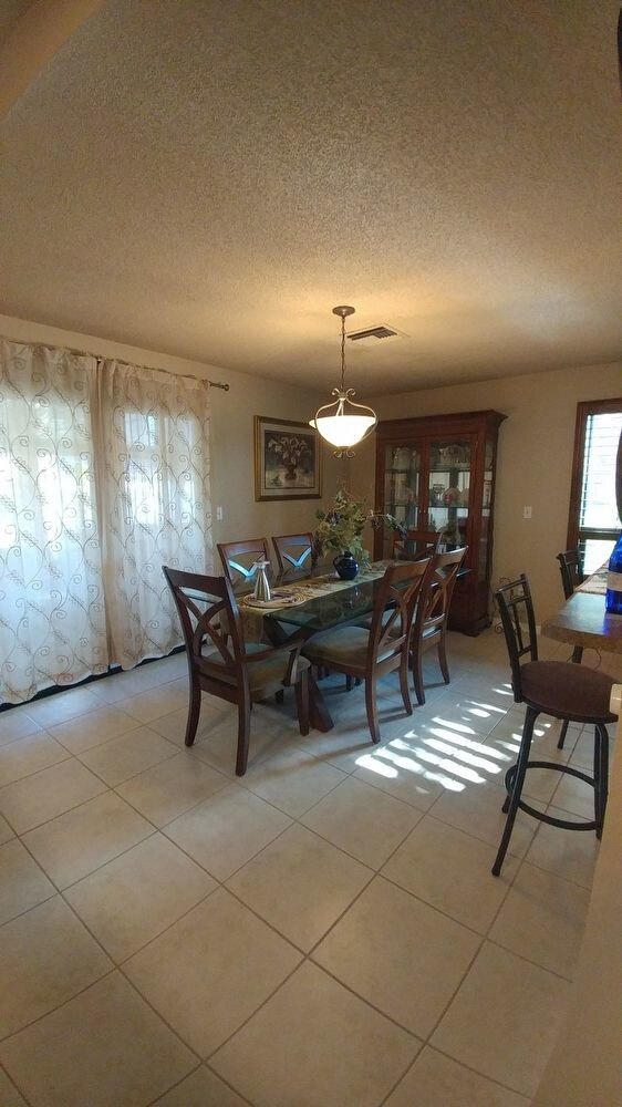 Building Photo - Gorgeous VILLA in Tarpon Springs FOR RENT