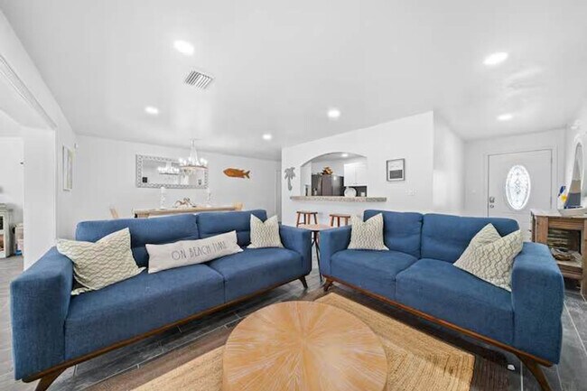 Building Photo - 102 Deleon Rd