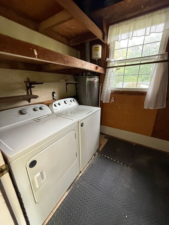 Building Photo - Spacious Ranch Home on Large Corner Lot Near North Hills