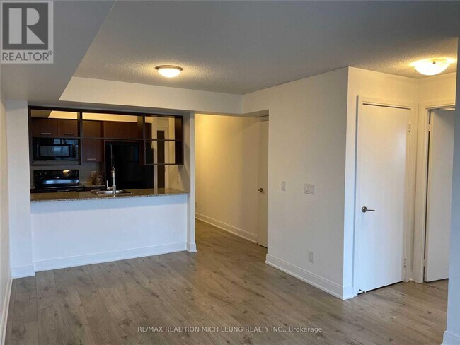 Building Photo - 135 Village Green Square