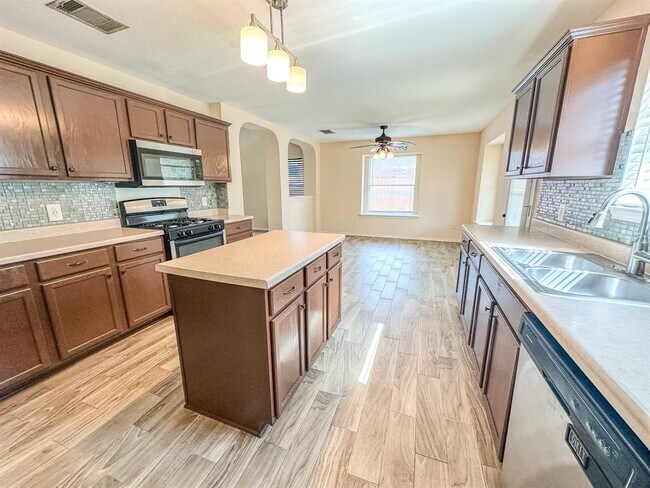 Building Photo - 1101 Whitley Dr