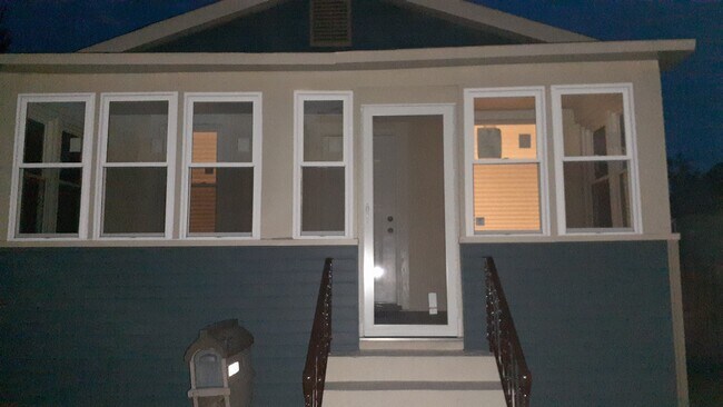 Building Photo - 4343 Grover Ave