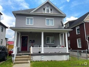 Building Photo - 152 Wilson St