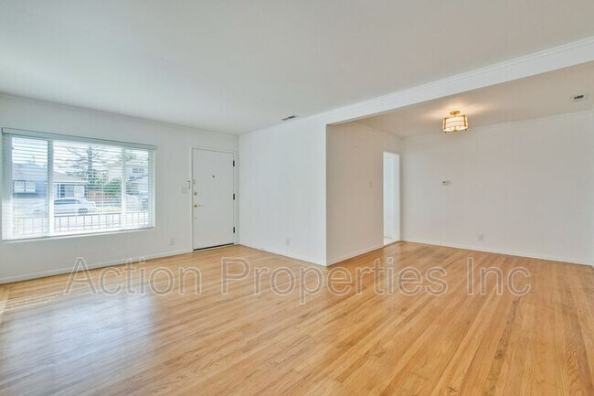 Building Photo - 1223 Camellia Dr