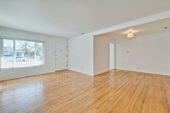 Foto del edificio - 1223 Camellia Dr