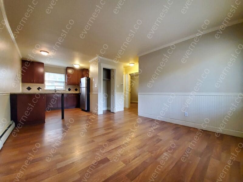 Primary Photo - 125 E Myrtle St