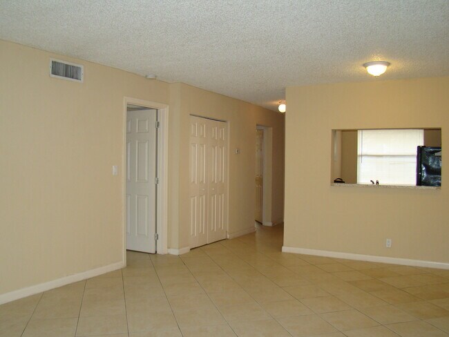 Foto del edificio - 11559 NW 45th St